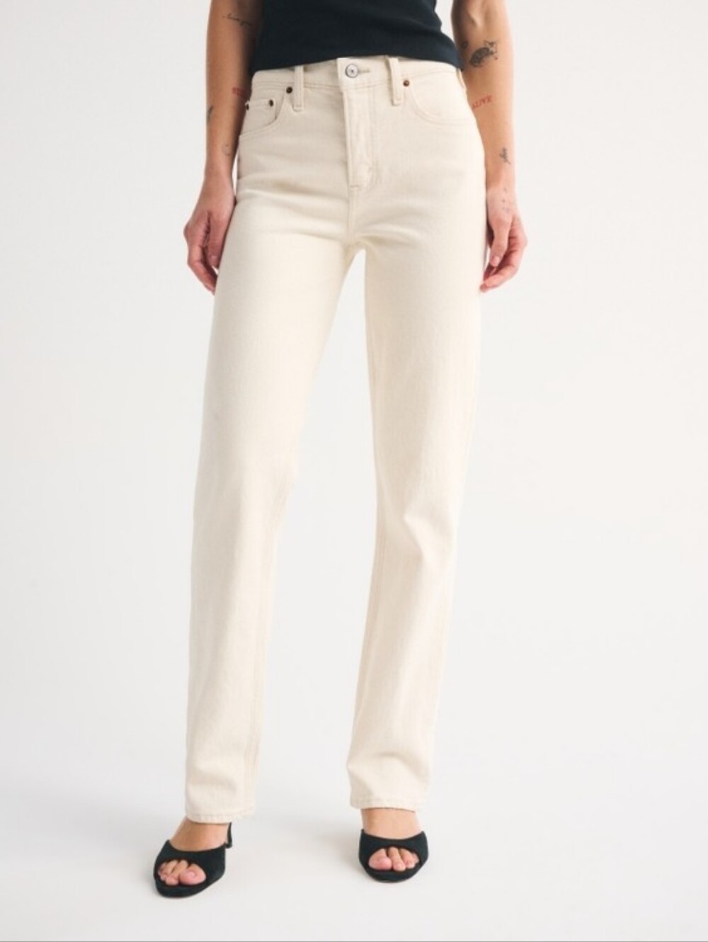 Abercrombie&Fitch | The '90s Straight Jean In Ecru (Ultra High Rise) | 29"